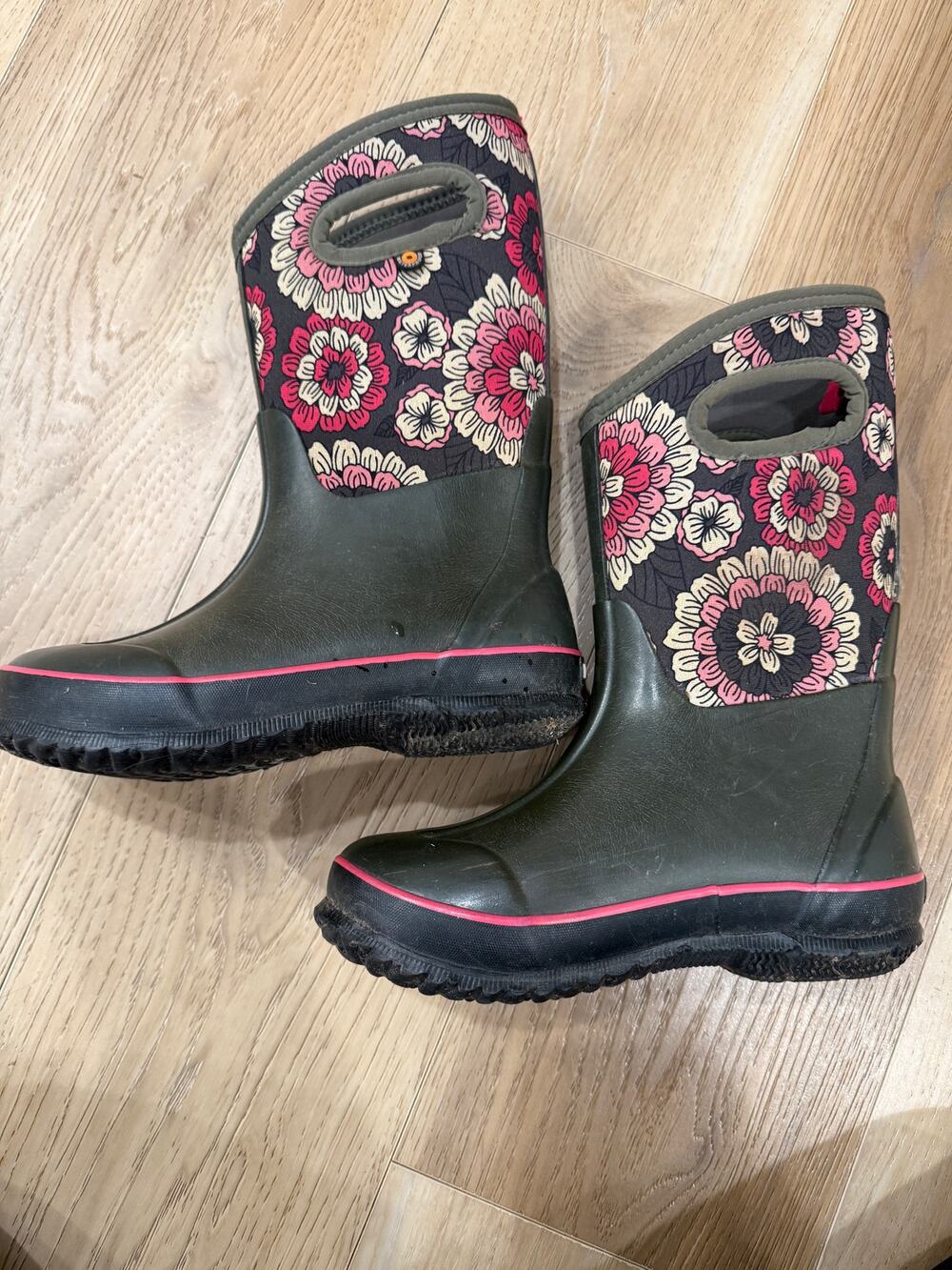 BOGS snow and rain boots pink grey size 2 boots
